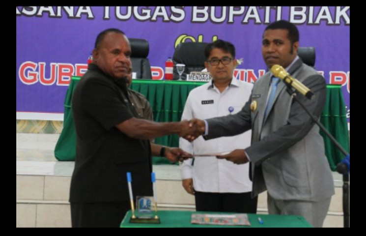 Jabat Plt Bupati Herry Naap Diminta Tak Sembarangan Geser Pejabat